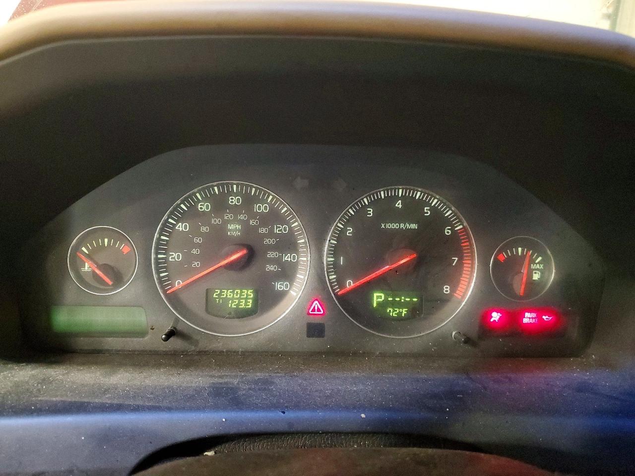 YV1SZ59H841138240 · 2004 VOLVO XC70 · 9/14