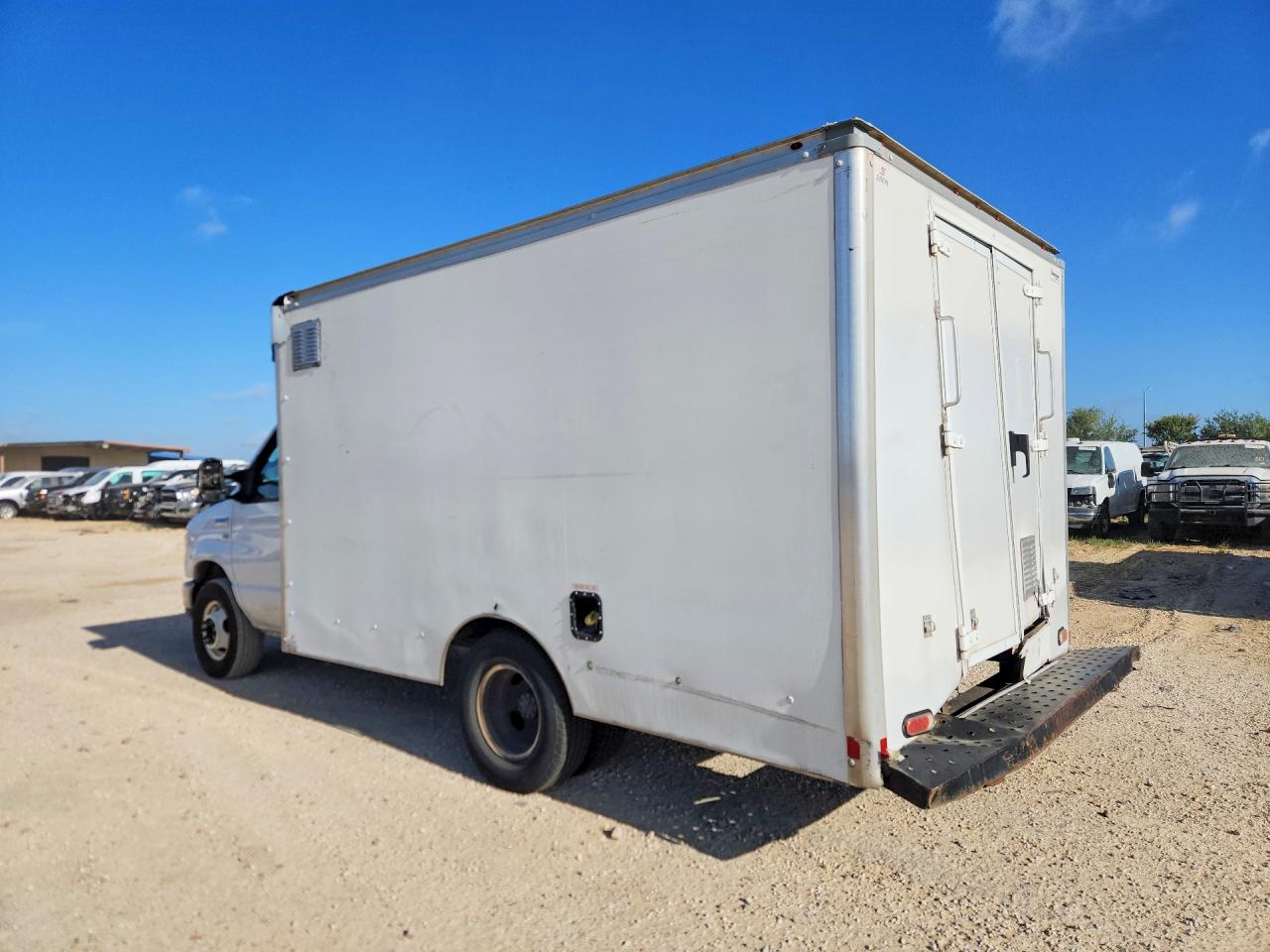 1FDWE3F64JDC29618 · 2018 FORD E350 · 2/13