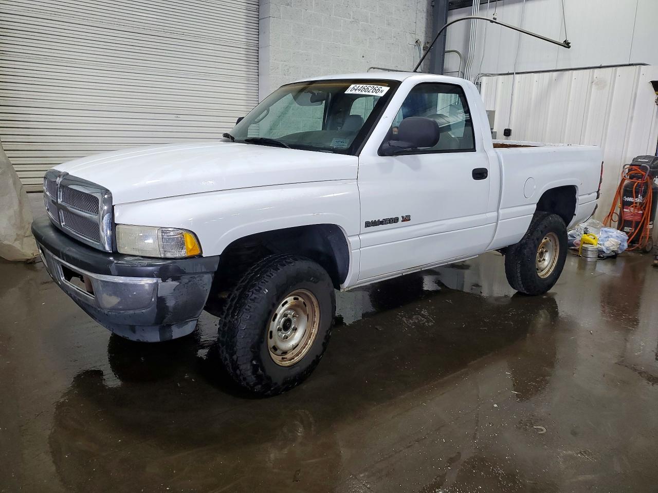 1B7HF16Y5YS597764 · 2000 DODGE RAM 1500