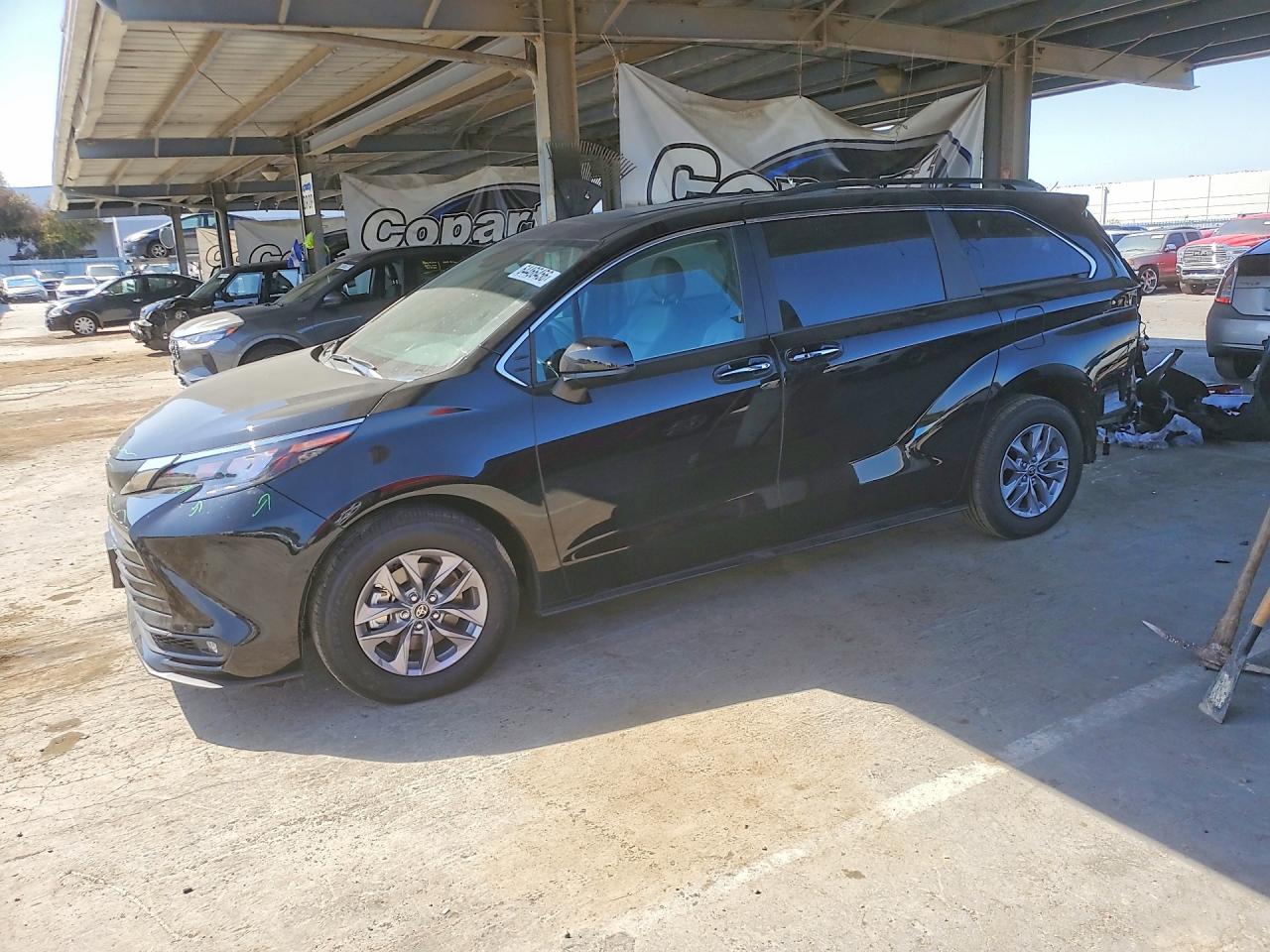 5TDYRKEC8TS324953 · 2026 TOYOTA SIENNA