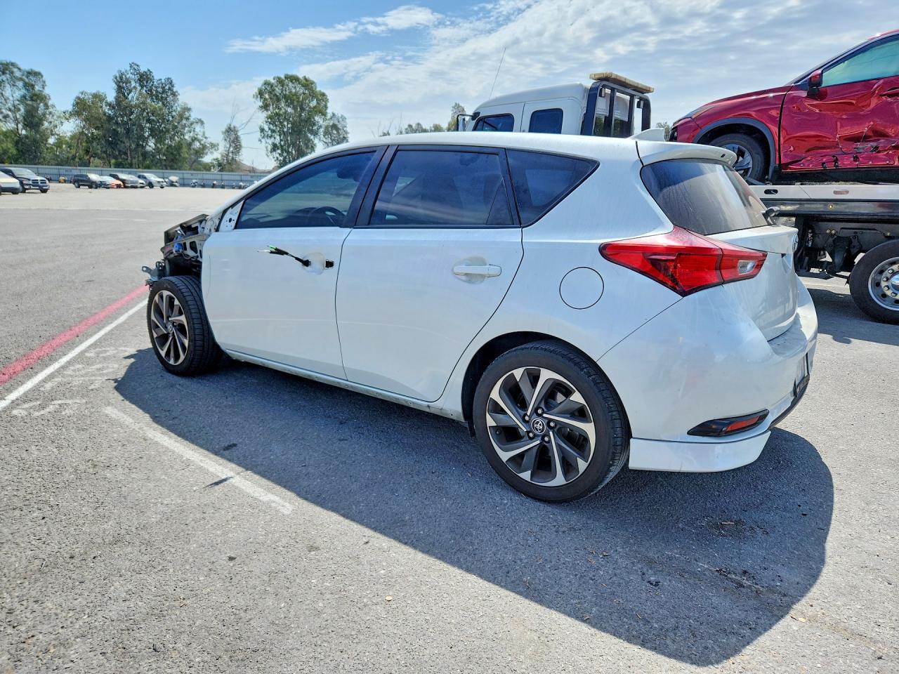 JTNKARJE5JJ561192 · 2018 TOYOTA COROLLA IM · 2/13