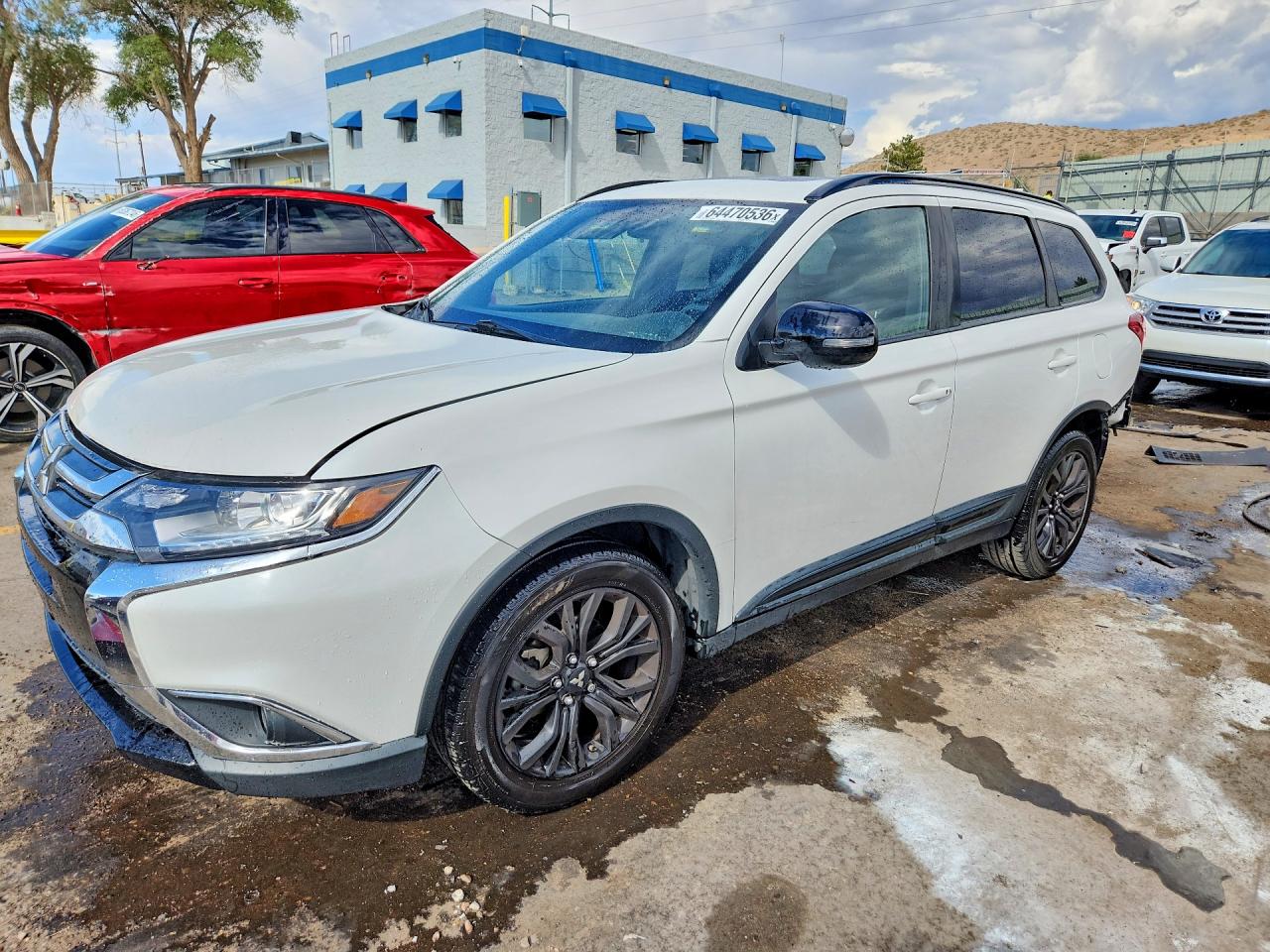 JA4AD3A31JZ050870 · 2018 MITSUBISHI OUTLANDER