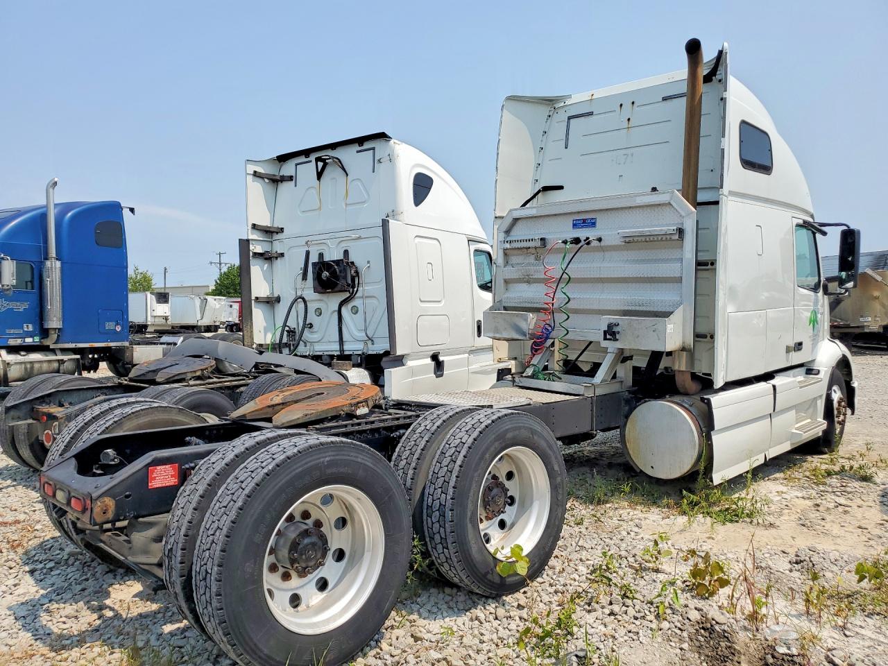 4V4WC9EH6LN247412 · 2020 VOLVO VNR · 3/13
