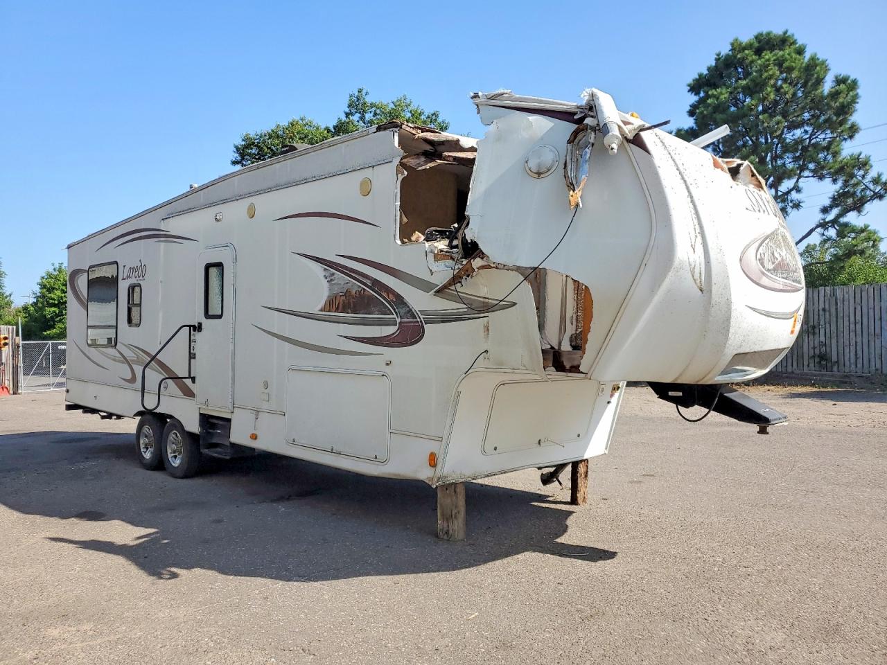 2010 KEYSTONE LAREDO