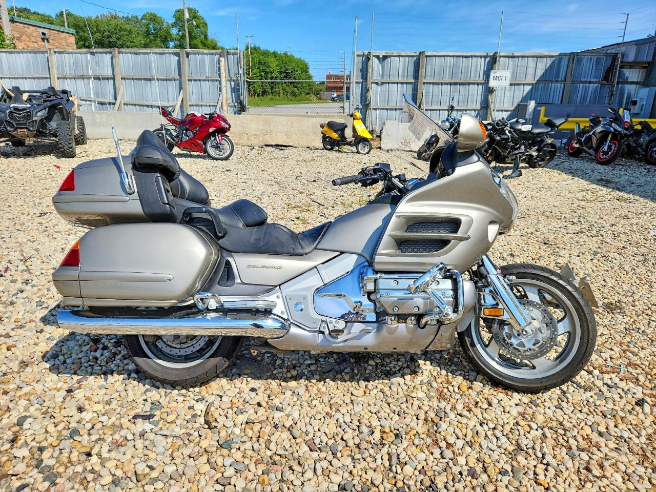 1HFSC47073A211715 · 2003 HONDA GL1800