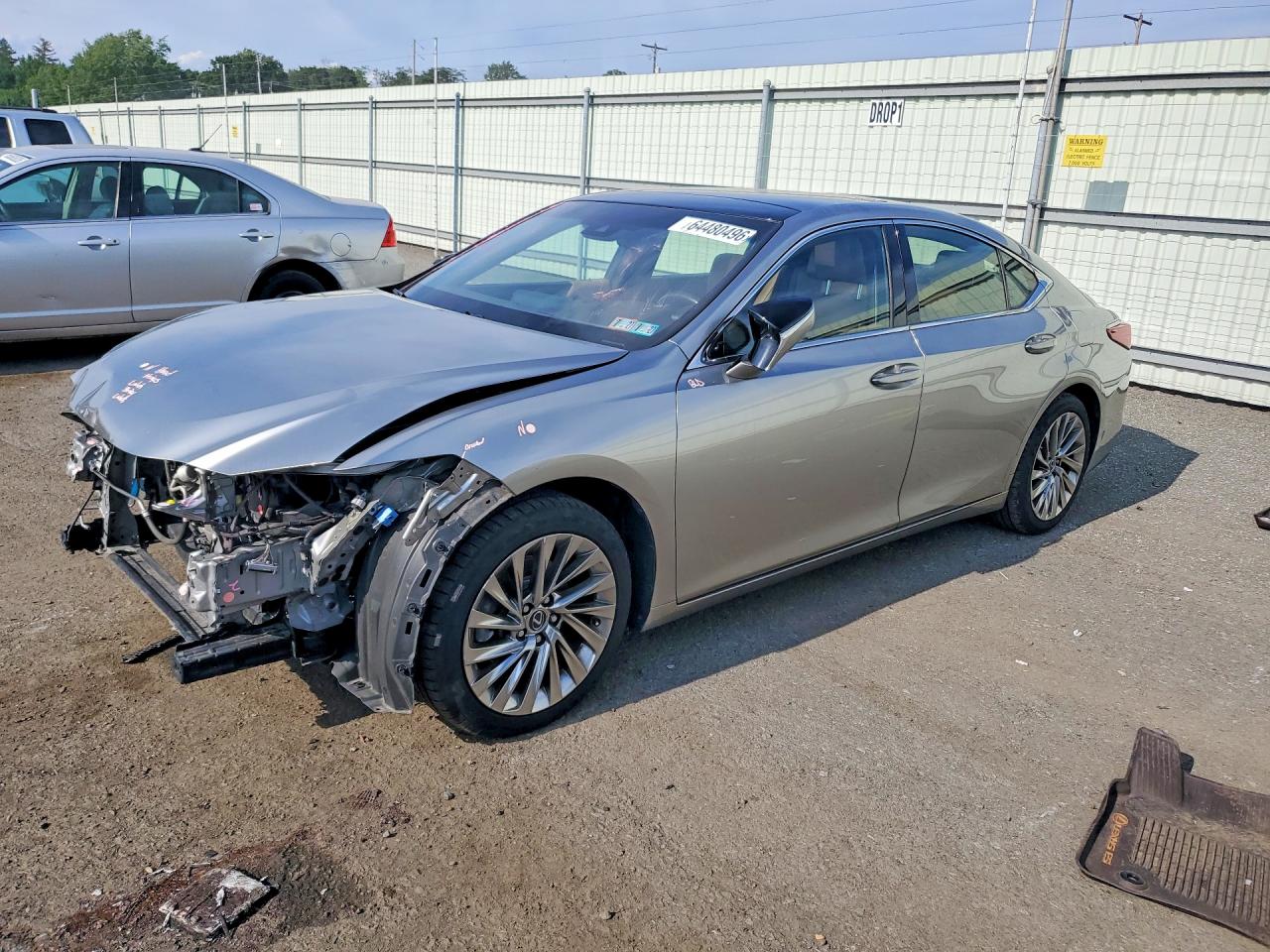JTHBZ1B13K2002583 · 2019 LEXUS ES