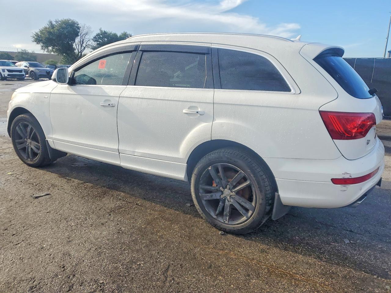 WA1WMAFE2BD003561 · 2011 AUDI Q7 · 2/13