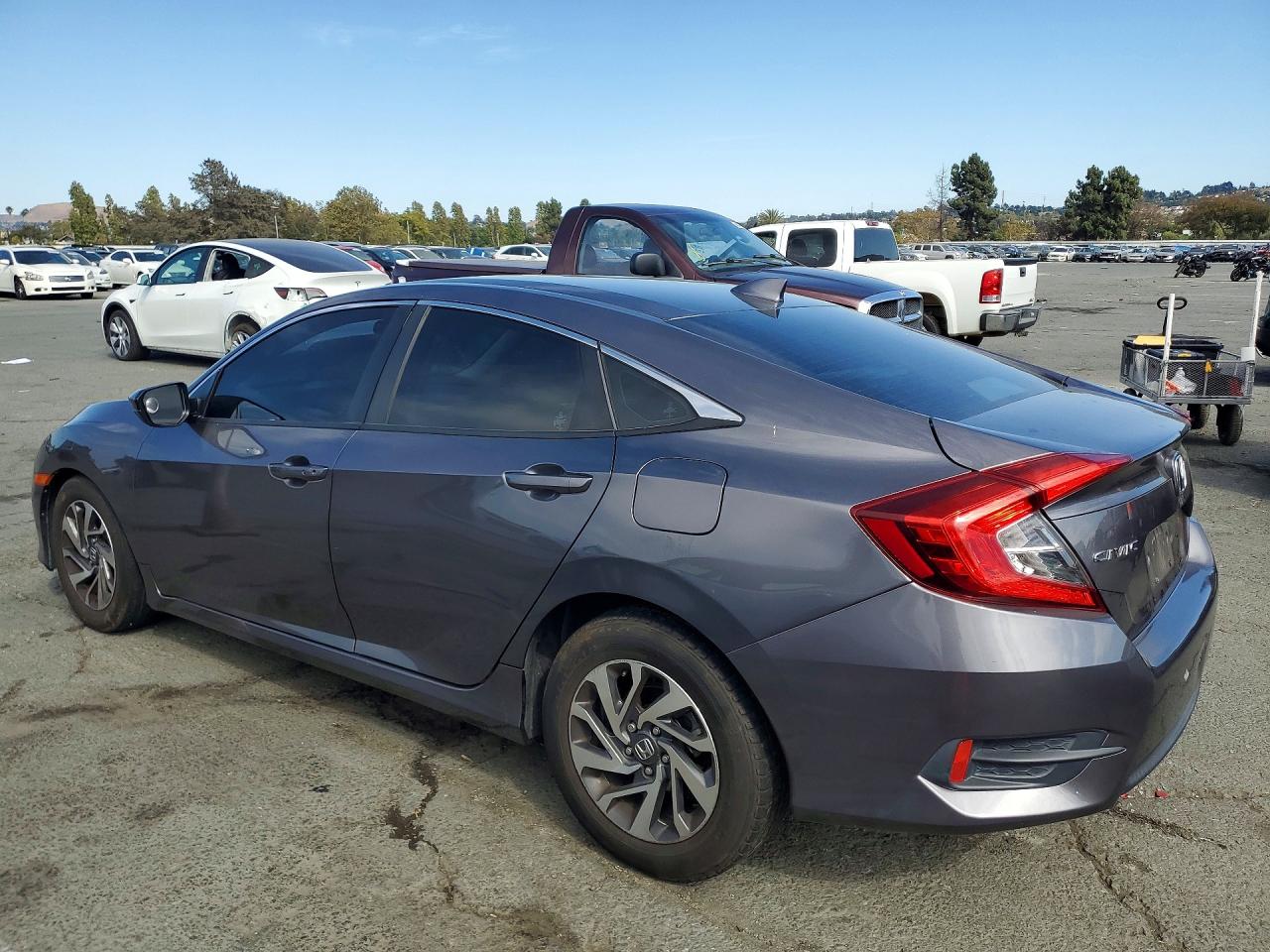 19XFC2F7XHE206267 · 2017 HONDA CIVIC · 2/12