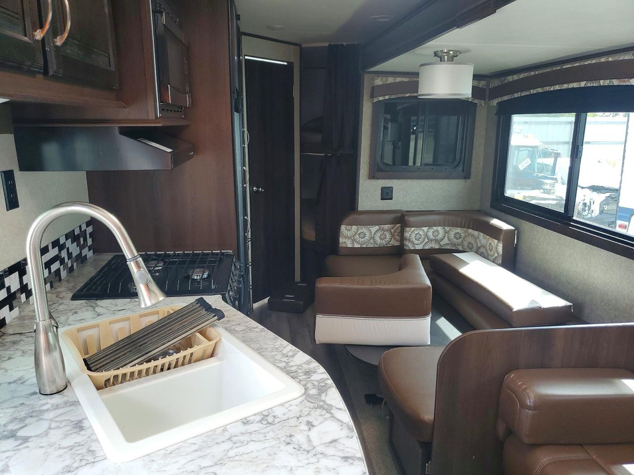1UJBJ0BR6J1TC0223 · 2018 JAYCO JAY FLIGHT · 6/10