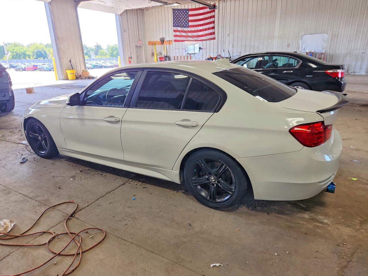 WBA3B3C55DF540797 · 2013 BMW 328 · 2/13