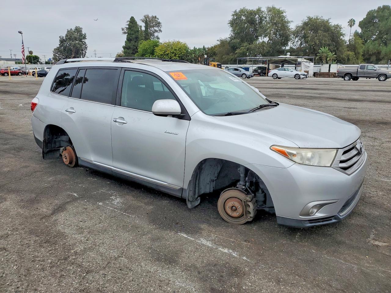 5TDDK3EH8DS251475 · 2013 TOYOTA HIGHLANDER · 4/13