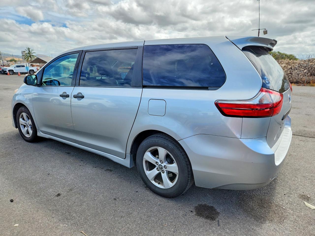 5TDZZ3DC2LS054789 · 2020 TOYOTA SIENNA · 2/13
