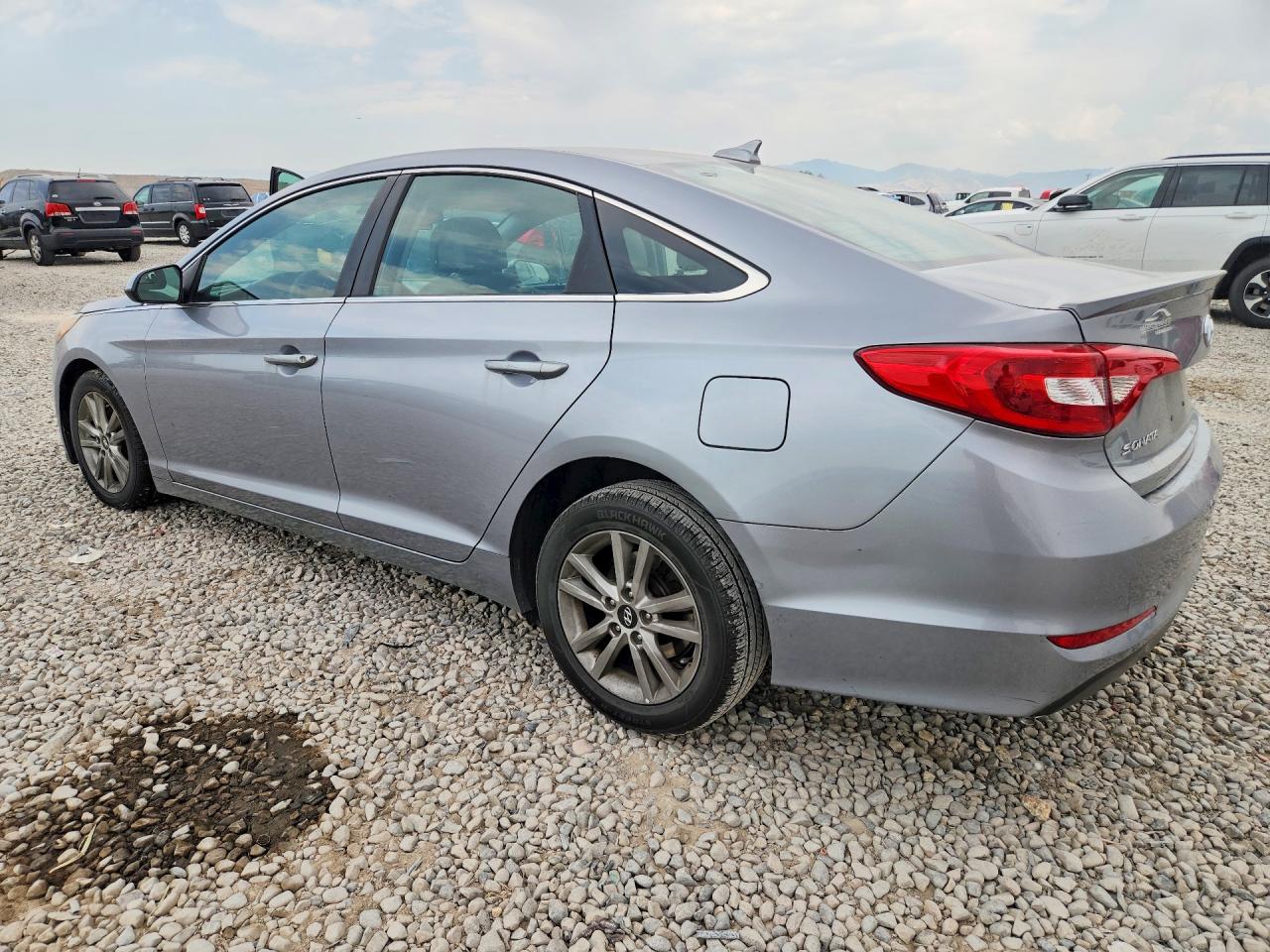 5NPE24AF1HH560943 · 2017 HYUNDAI SONATA · 2/12