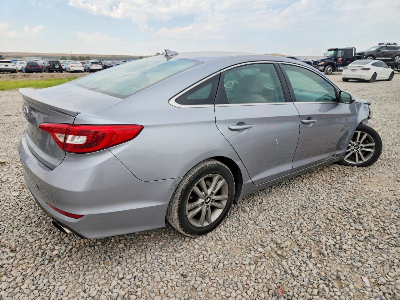 5NPE24AF1HH560943 · 2017 HYUNDAI SONATA · 3/12