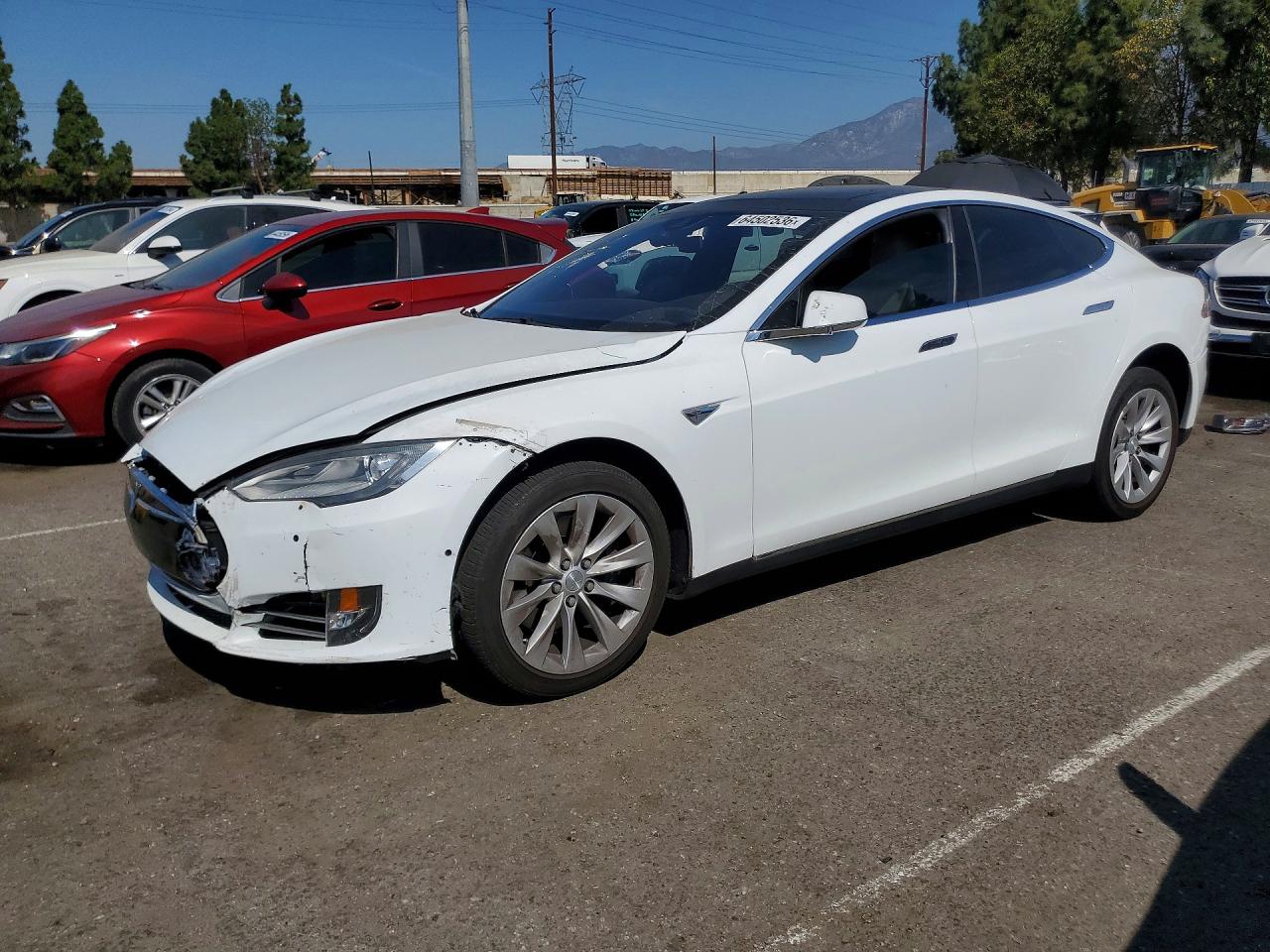 5YJSA1E12FF115562 · 2015 TESLA MODEL S