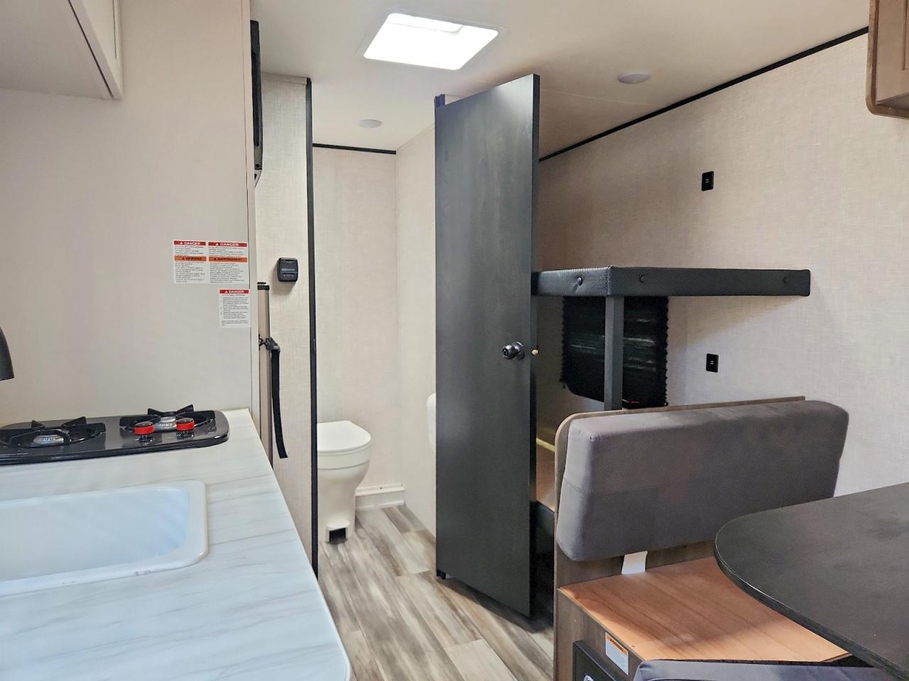 1UJBC0AJ7S1Y50261 · 2025 JAYCO JAY FLIGHT · 6/10