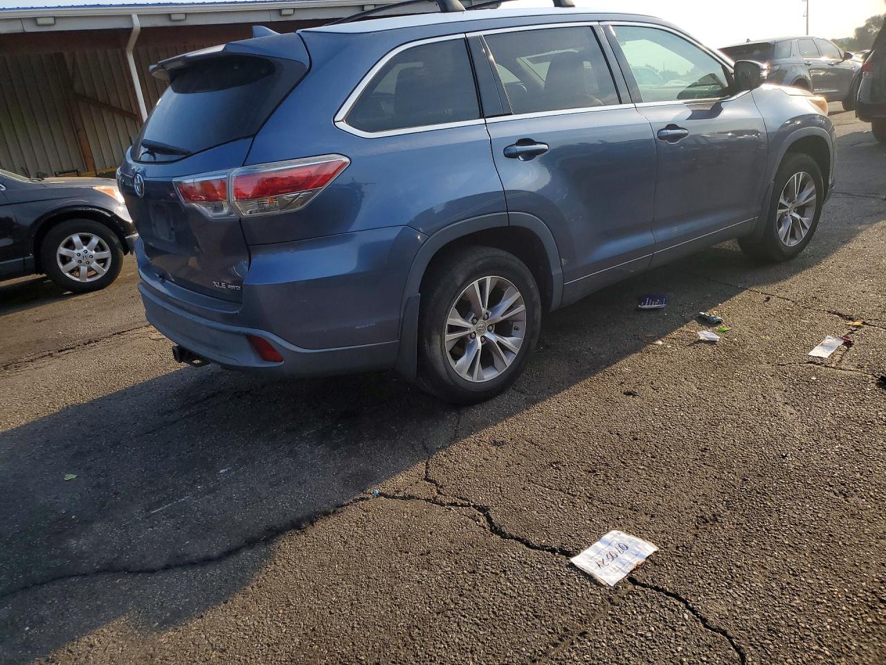 5TDJKRFH3FS170259 · 2015 TOYOTA HIGHLANDER · 3/12