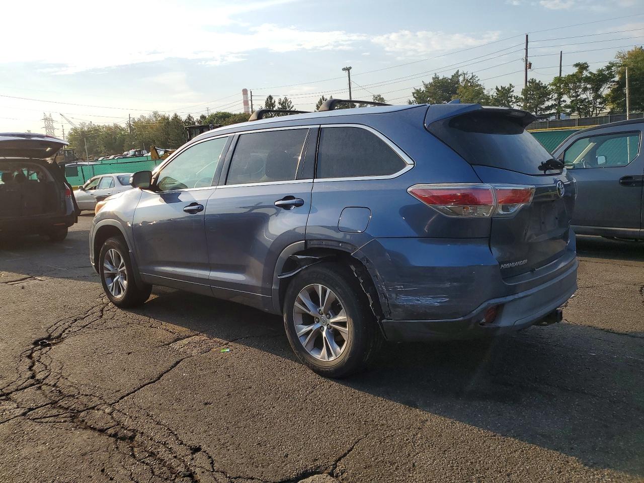 5TDJKRFH3FS170259 · 2015 TOYOTA HIGHLANDER · 2/12