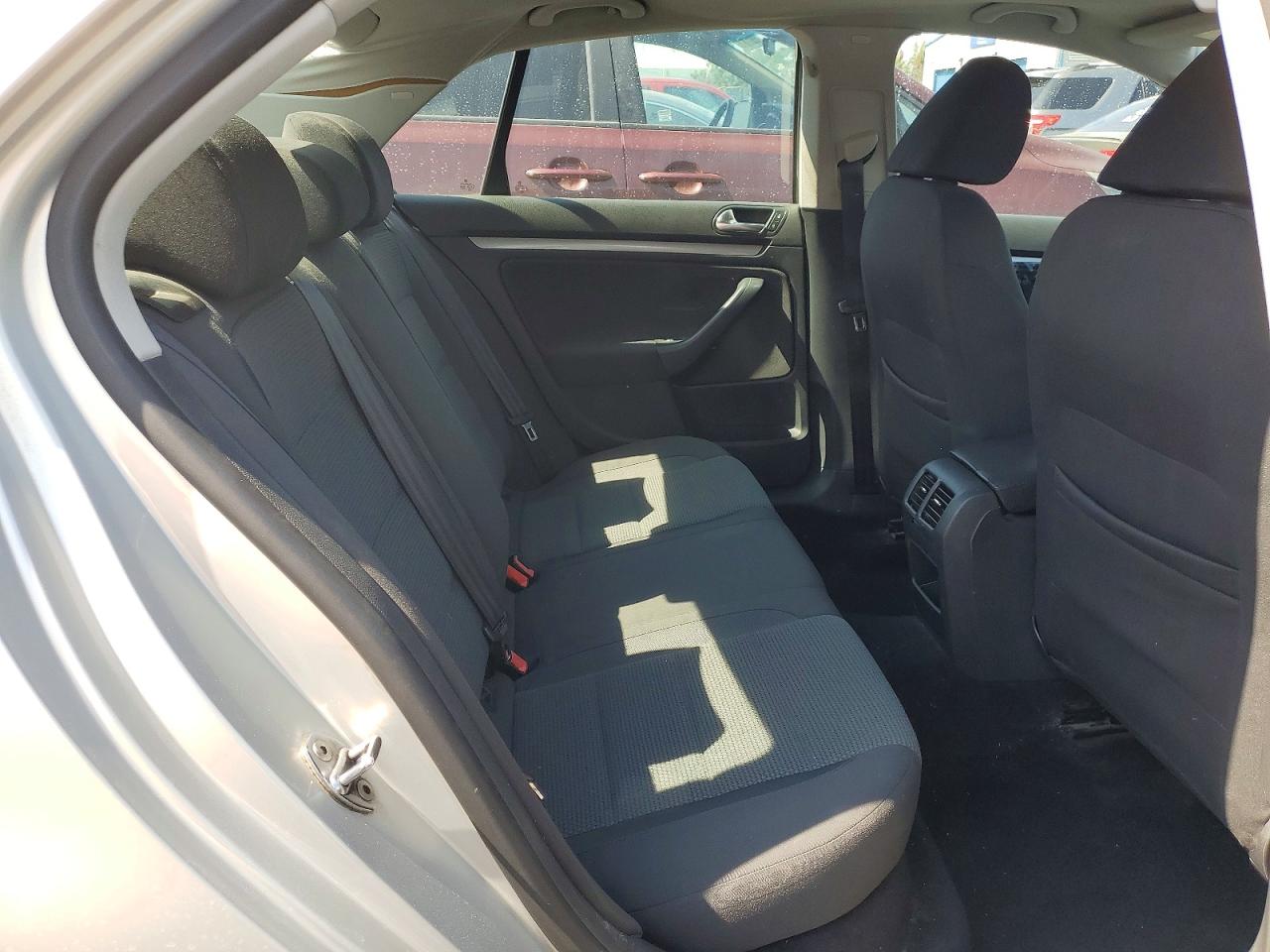 3VWJZ7AJ3AM079590 · 2010 VOLKSWAGEN JETTA · 10/12