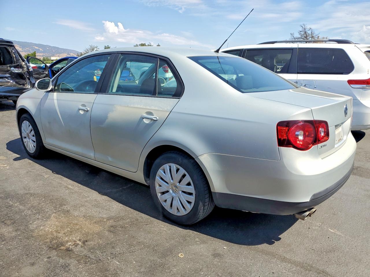3VWJZ7AJ3AM079590 · 2010 VOLKSWAGEN JETTA · 2/12
