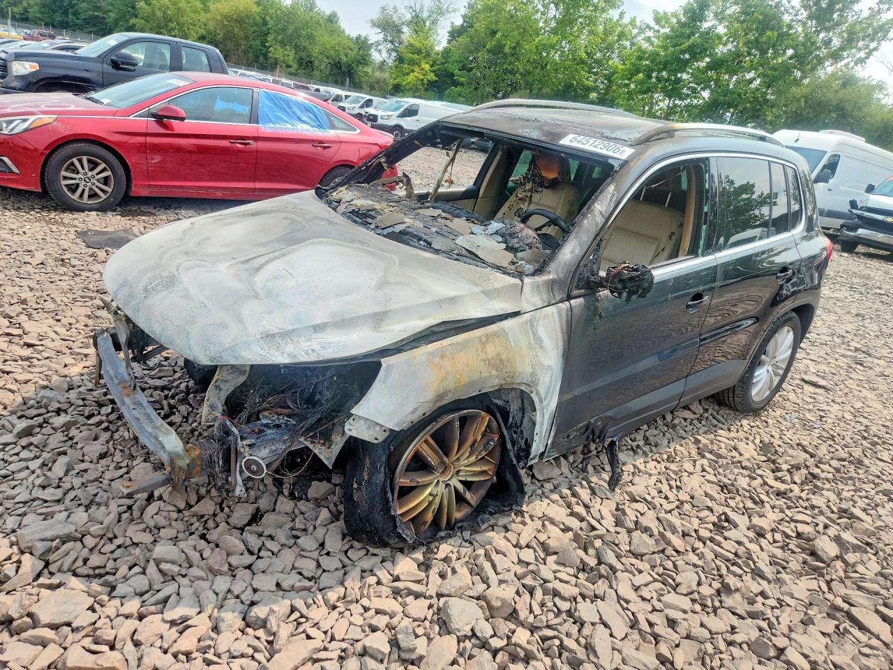 WVGAV7AX7BW515440 · 2011 VOLKSWAGEN TIGUAN