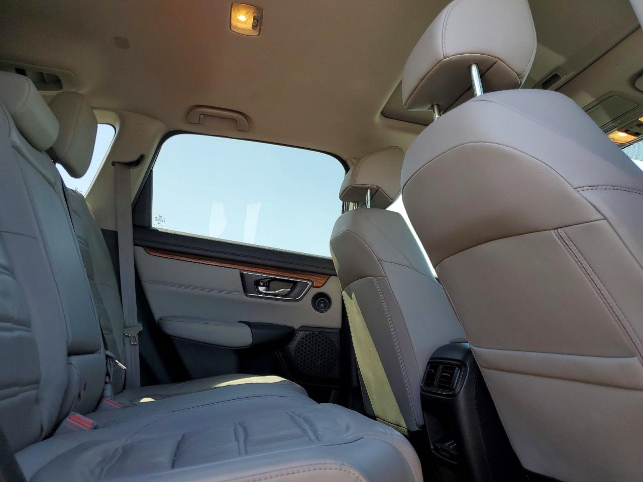 7FARW1H83JE023219 · 2018 HONDA CR-V · 10/12