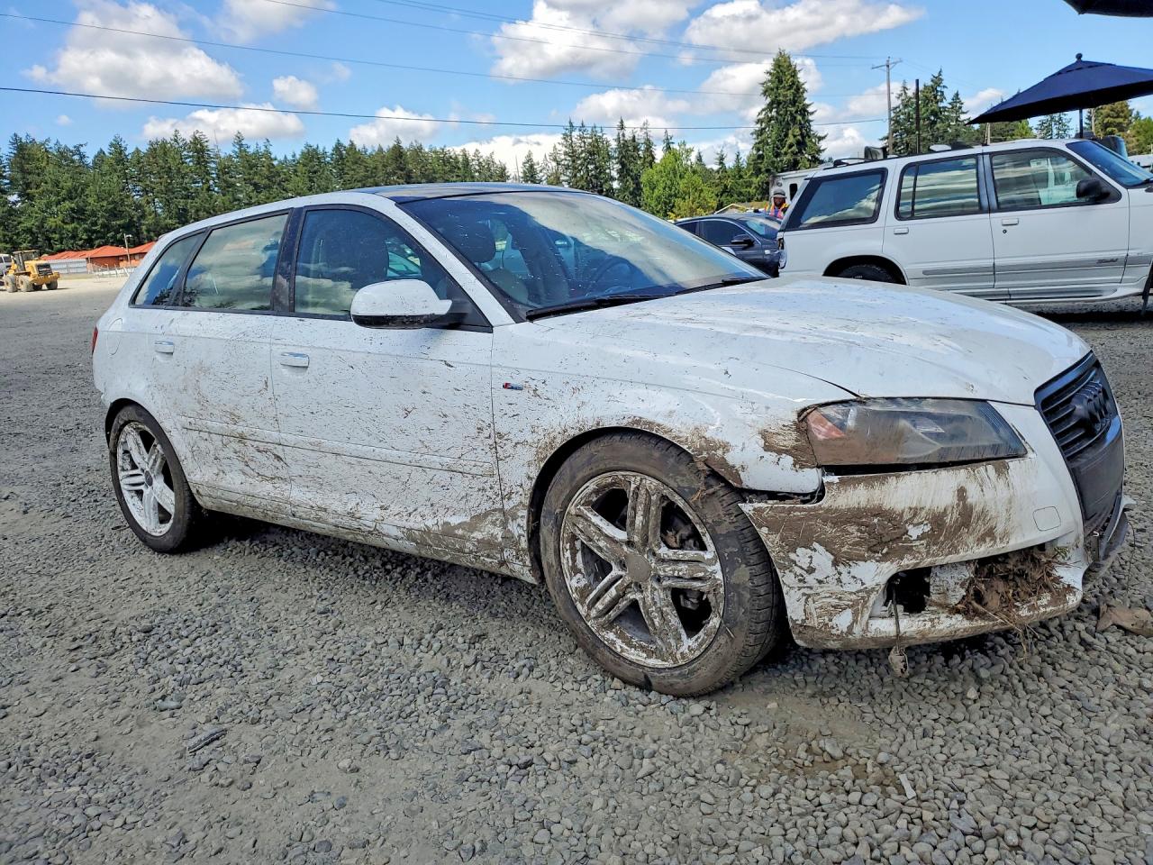 WAUKJAFM7BA026885 · 2011 AUDI A3 · 4/14