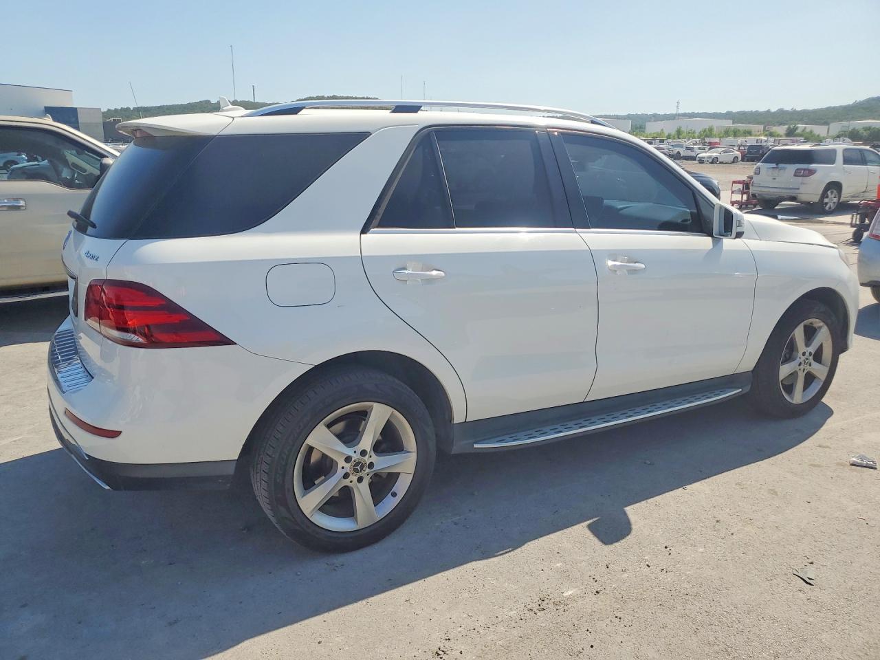 4JGDA5HB0HA926207 · 2017 MERCEDES-BENZ GLE · 3/13