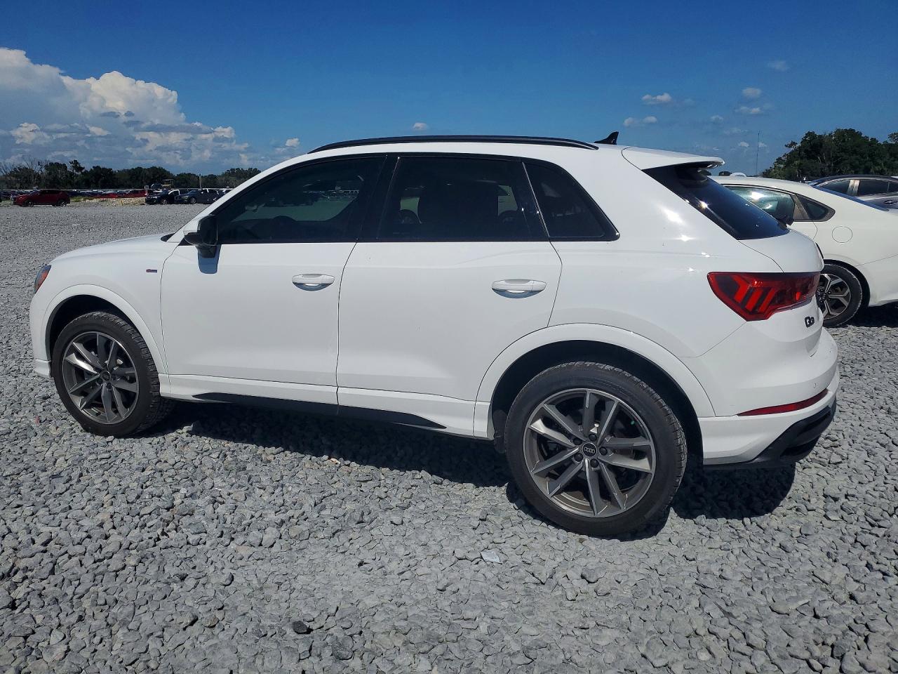 WA1DECF34N1119431 · 2022 AUDI Q3 · 2/14