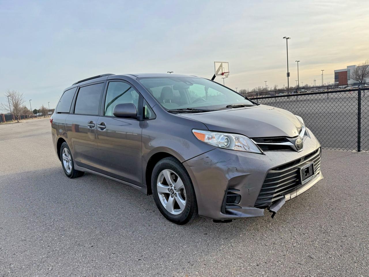 5TDKZ3DC1JS925096 · 2018 TOYOTA SIENNA