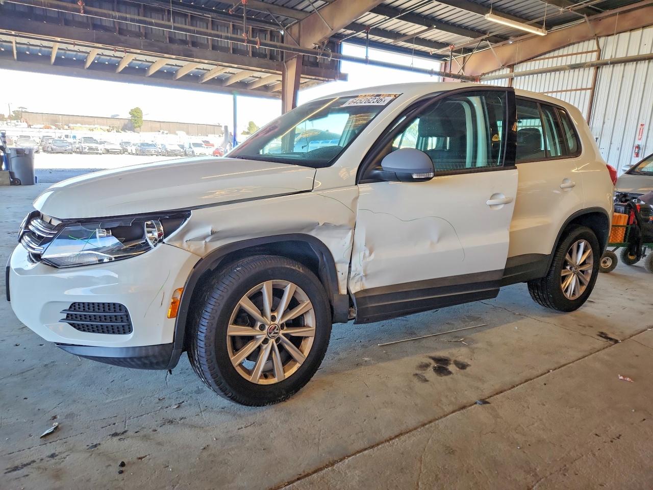 WVGAV7AX4HK055007 · 2017 VOLKSWAGEN TIGUAN