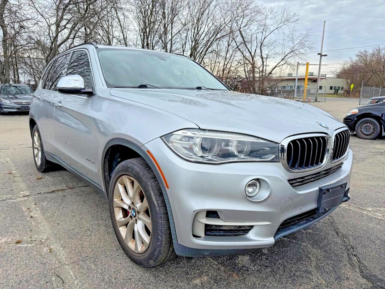 5UXKR2C59GOR69371 · 2016 BMW X5