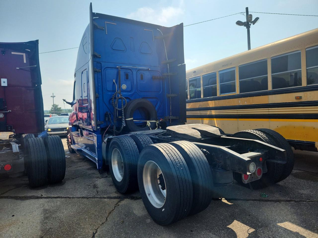 3AKJHHDR6KSKJ1173 · 2019 FREIGHTLINER CASCADIA 126 · 2/13