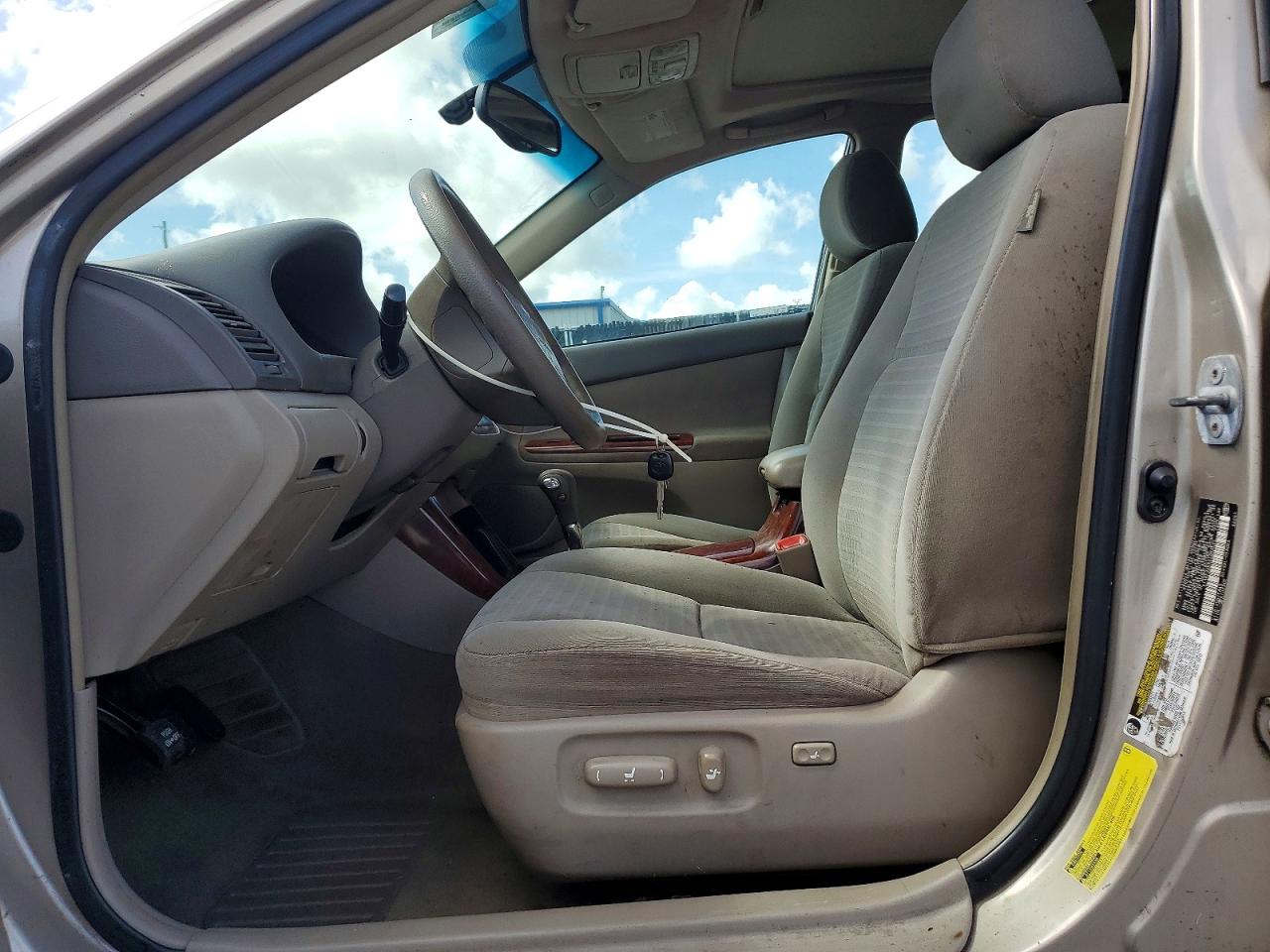 4T1BE30KX5U993645 · 2005 TOYOTA CAMRY · 7/12