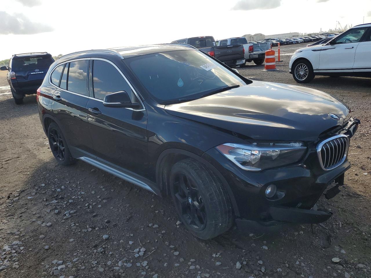 WBXHU7C52K5L10618 · 2019 BMW X1 · 4/14