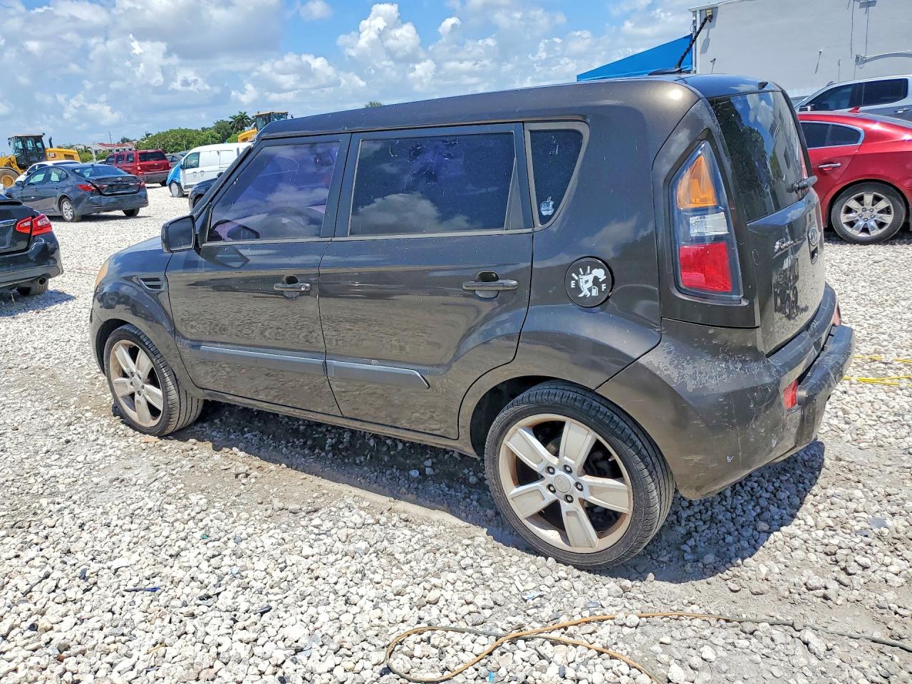KNDJT2A21B7314077 · 2011 KIA SOUL · 2/12