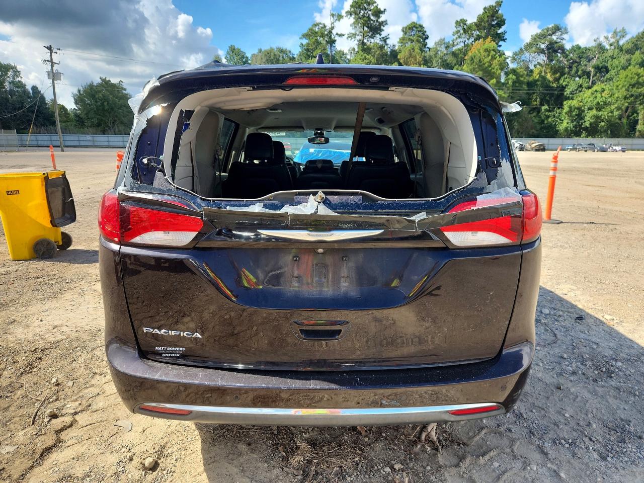 2C4RC1BG8HR734028 · 2017 CHRYSLER PACIFICA · 6/13