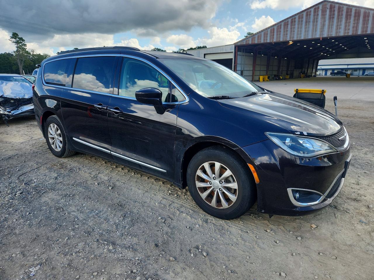 2C4RC1BG8HR734028 · 2017 CHRYSLER PACIFICA · 4/13
