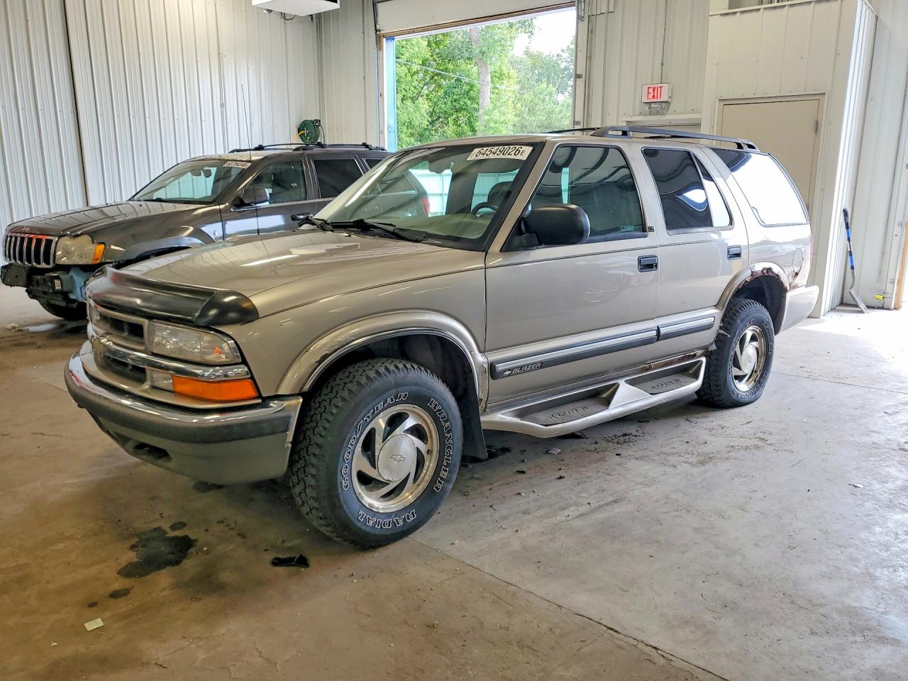 1GNDT13W2Y2232802 · 2000 CHEVROLET BLAZER