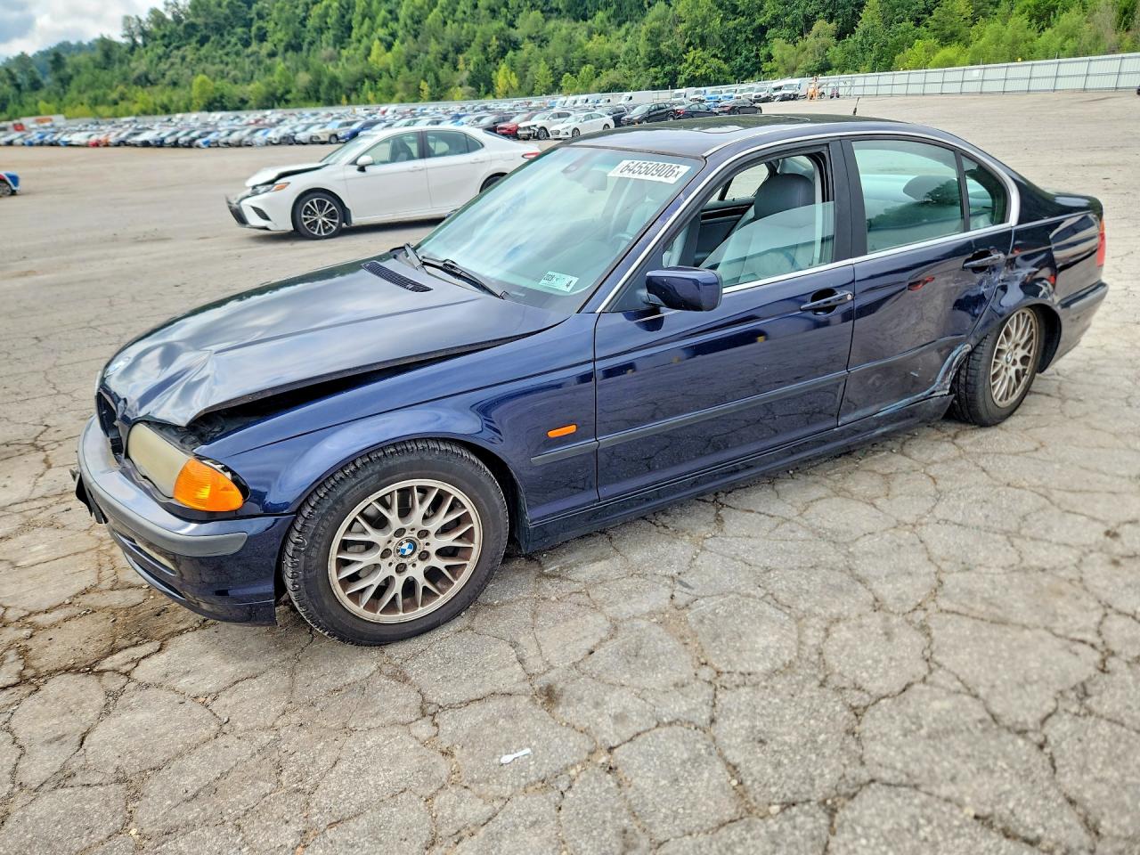 WBAAM5338YJR57619 · 2000 BMW 328