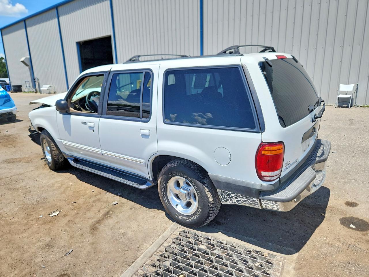 1FMZU32X2XZB37871 · 1999 FORD EXPLORER · 2/13