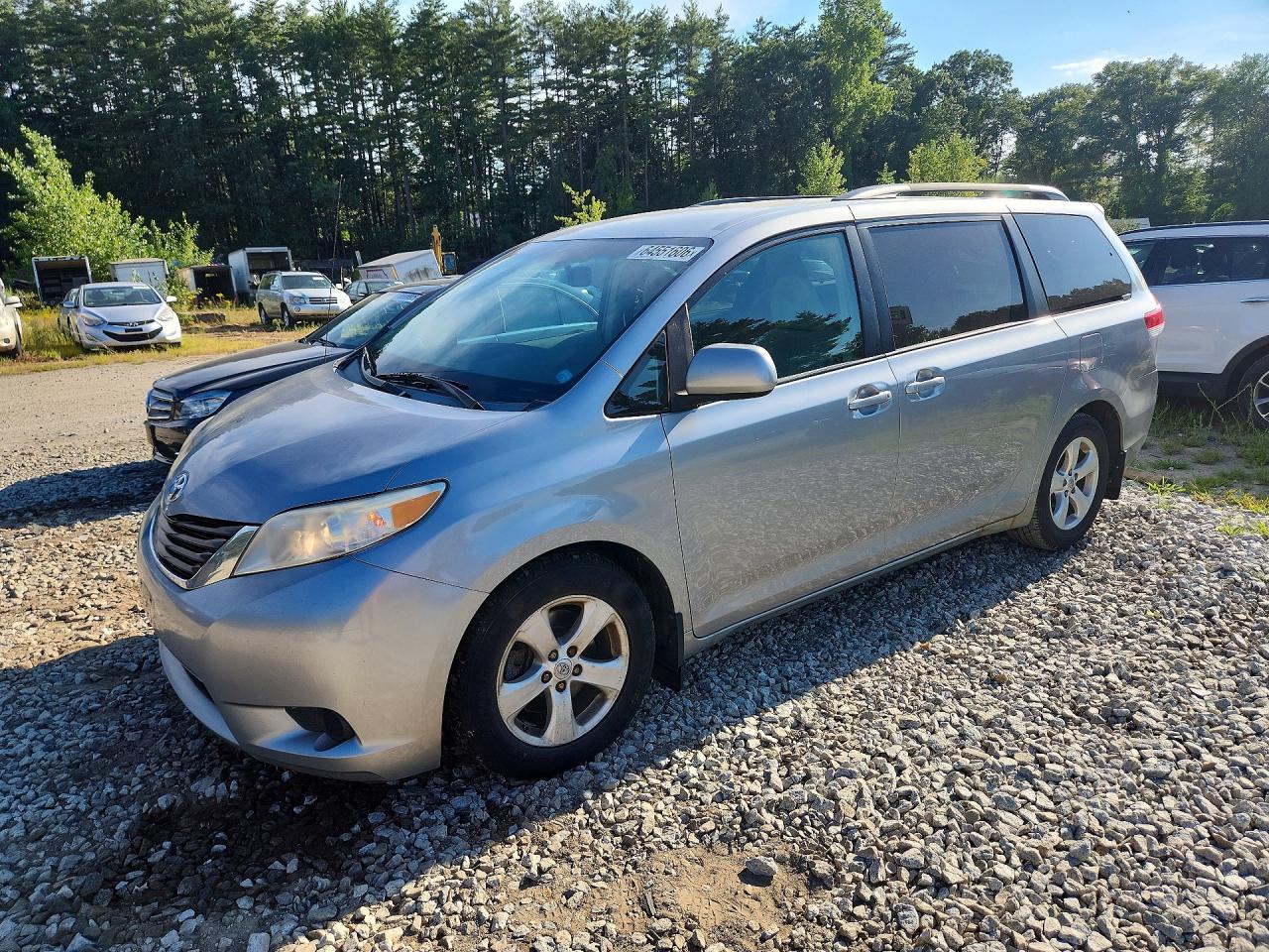 5TDKK3DC5BS161498 · 2011 TOYOTA SIENNA