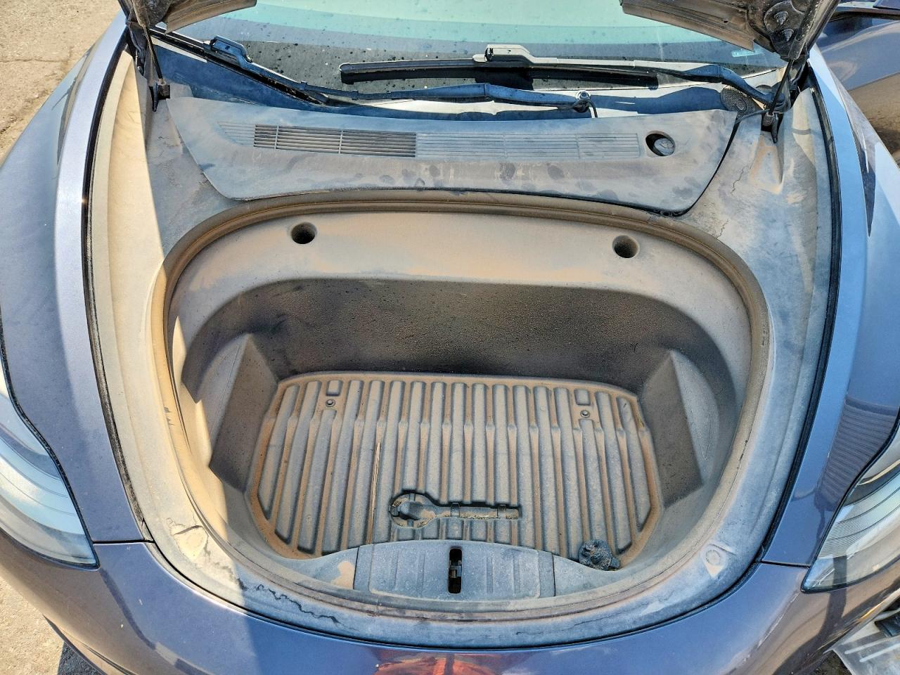 5YJ3E1EC9MF913645 · 2021 TESLA MODEL 3 · 11/12