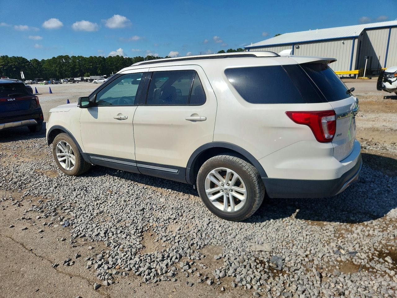 1FM5K7DH5GGB33195 · 2016 FORD EXPLORER · 2/13