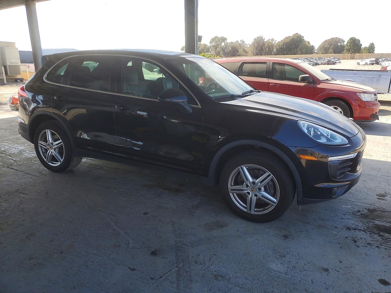 WP1AA2A25GKA12140 · 2016 PORSCHE CAYENNE · 4/13