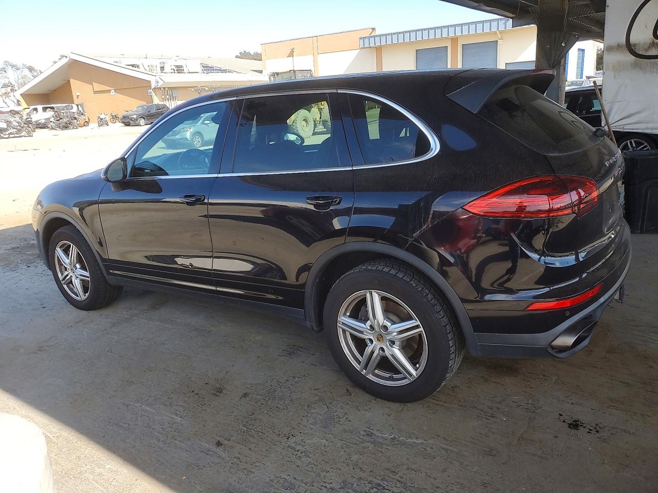 WP1AA2A25GKA12140 · 2016 PORSCHE CAYENNE · 2/13