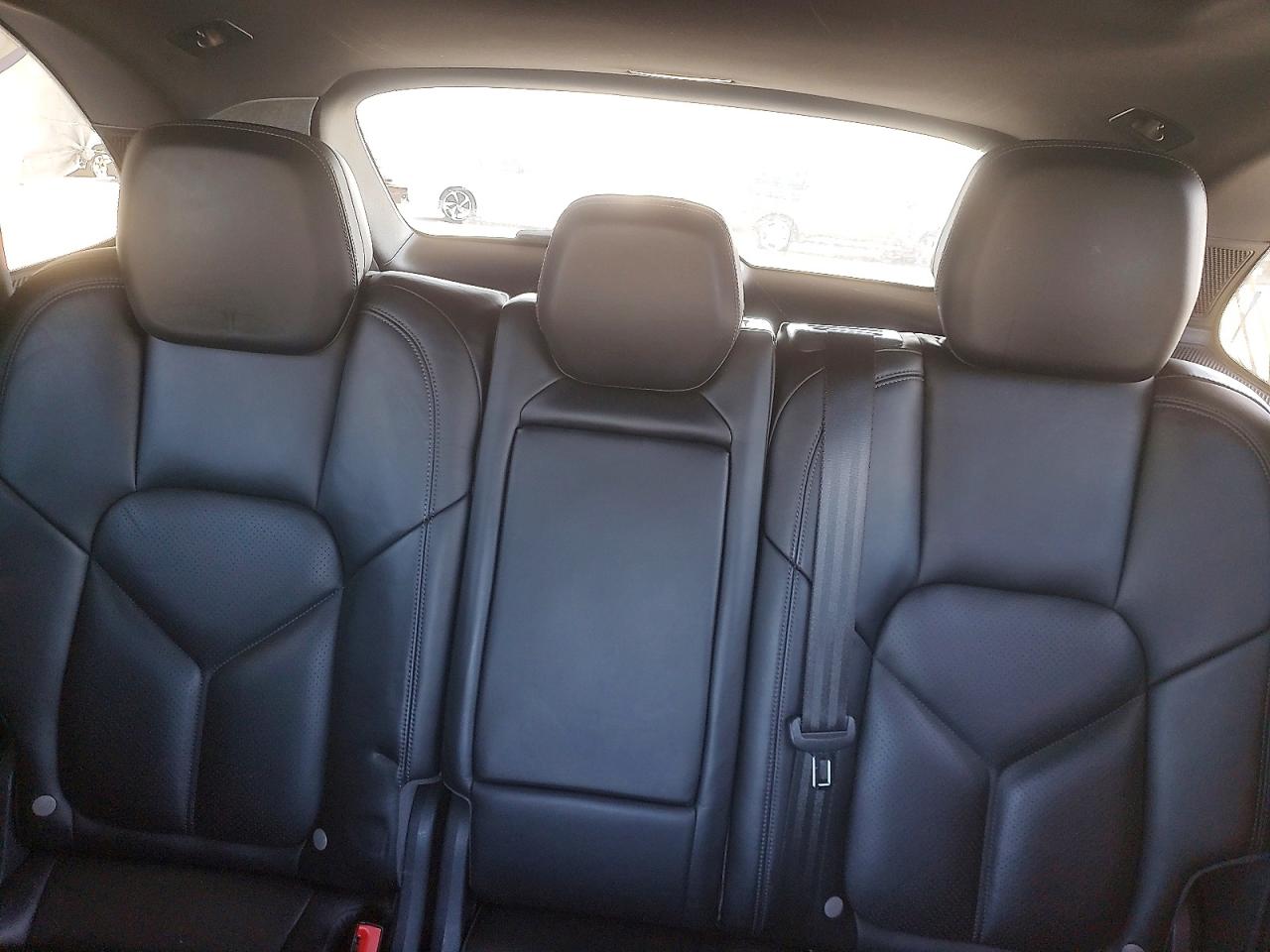 WP1AA2A25GKA12140 · 2016 PORSCHE CAYENNE · 10/13