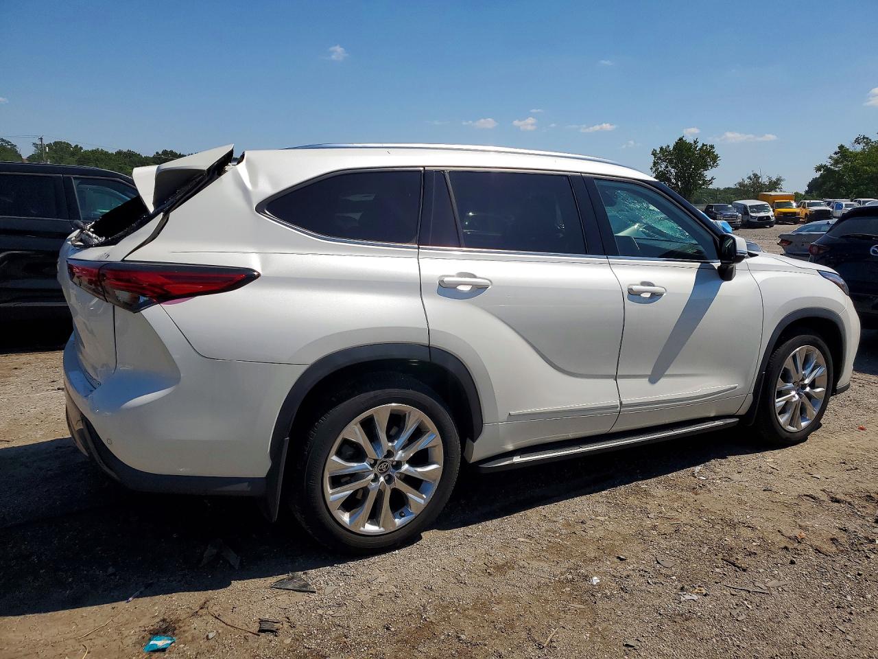 5TDDZRBH5MS526447 · 2021 TOYOTA HIGHLANDER · 3/13