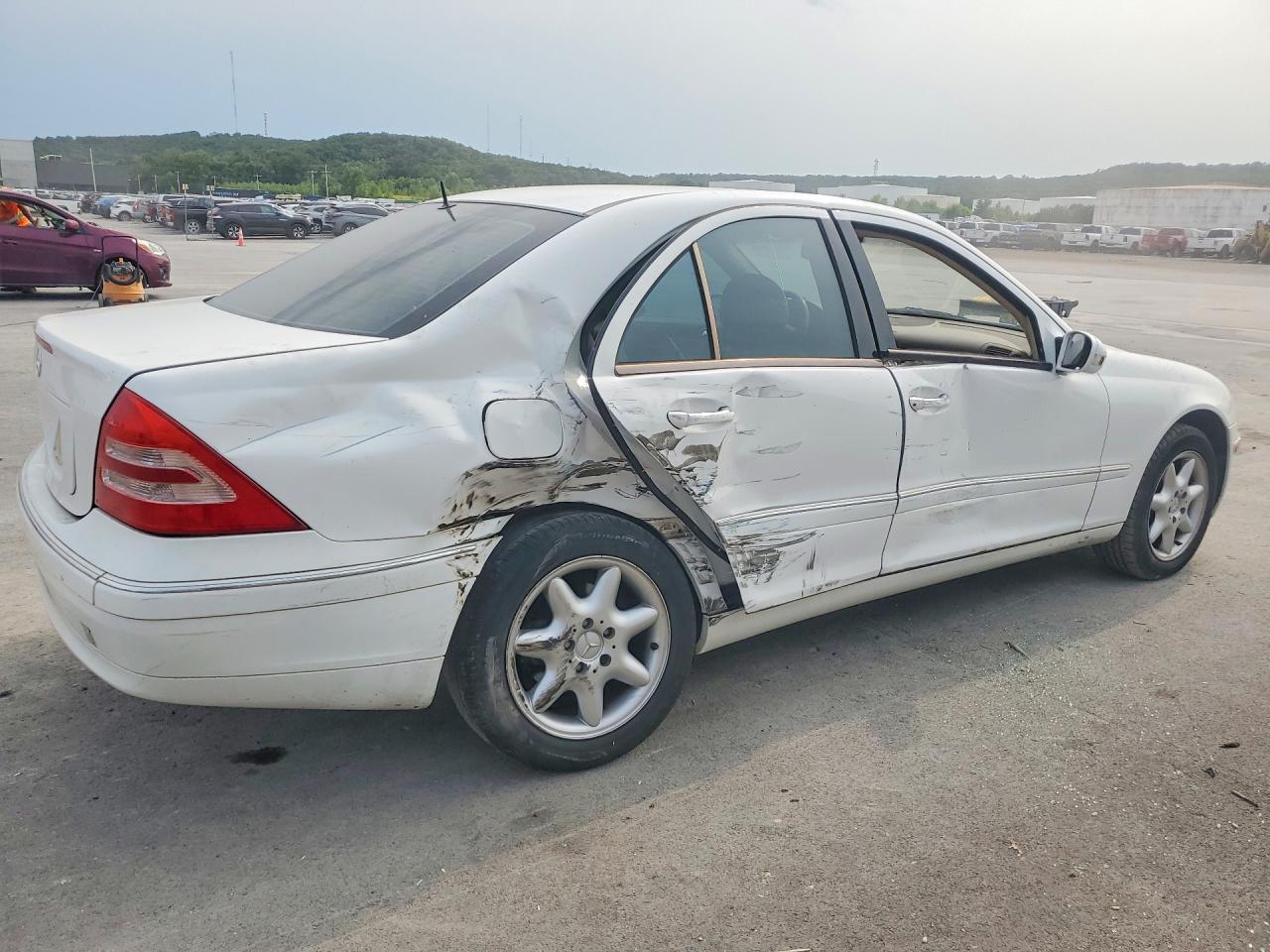 WDBRF61J41F093330 · 2001 MERCEDES-BENZ C · 3/12