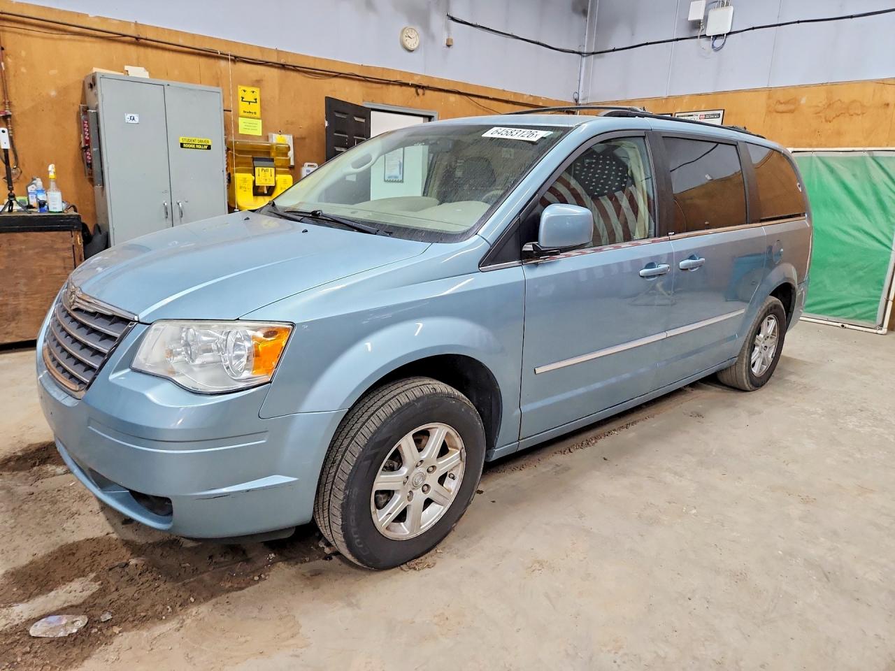 2A4RR5D17AR198624 · 2010 CHRYSLER TOWN & COUNTRY